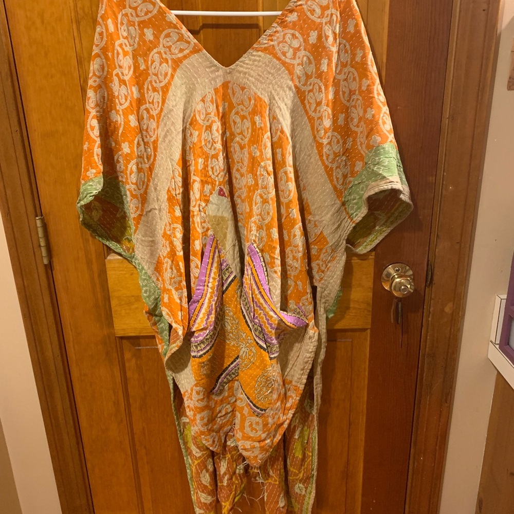 Kantha bae Hi lo Tunic Gently used . Size 0-22